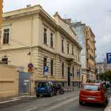 La scuola si trova nel cuore del quartiere Libert�, in via Manzoni 228